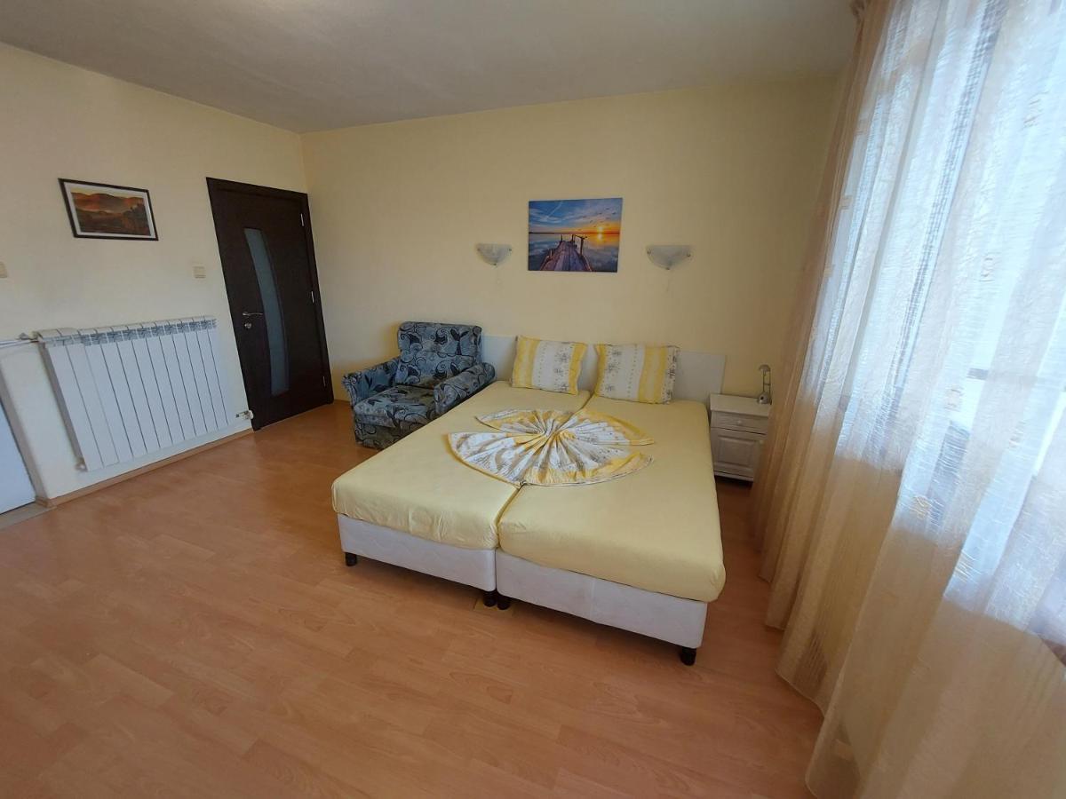 Primorski Briz Guest House Primorsko Esterno foto