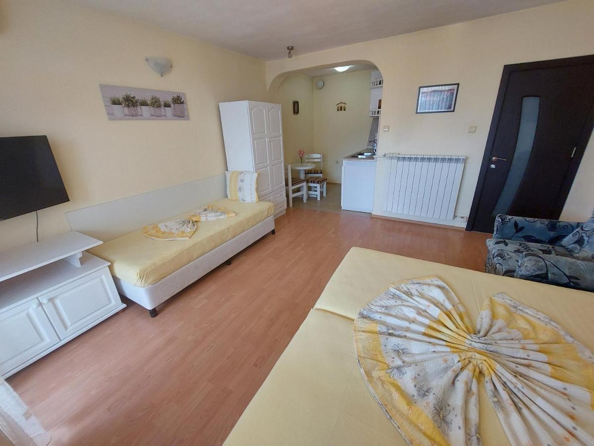 Primorski Briz Guest House Primorsko Esterno foto