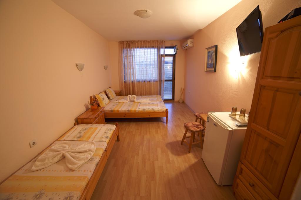 Primorski Briz Guest House Primorsko Esterno foto