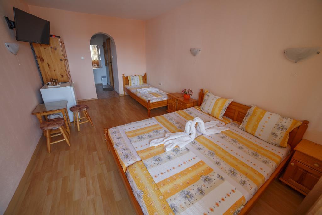 Primorski Briz Guest House Primorsko Esterno foto